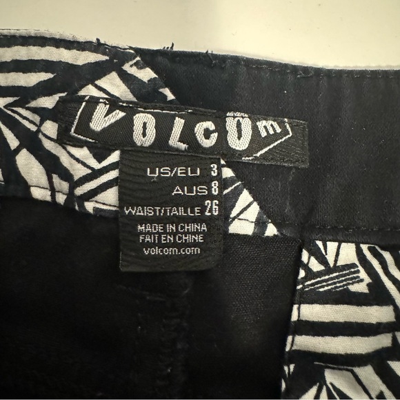 Volcom Low Rise Short Shorts - Picture 6 of 8